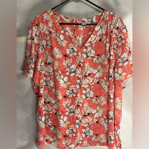 Liz Claiborne Tops - Liz Claiborne Vibrant Coral Floral Top